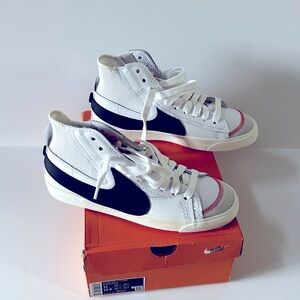 Nike mid 77 Blazer Jumbo shoes size 11